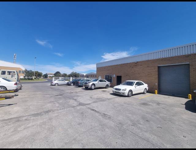 152M² WAREHOUSE TO LET IN PHILIPPI